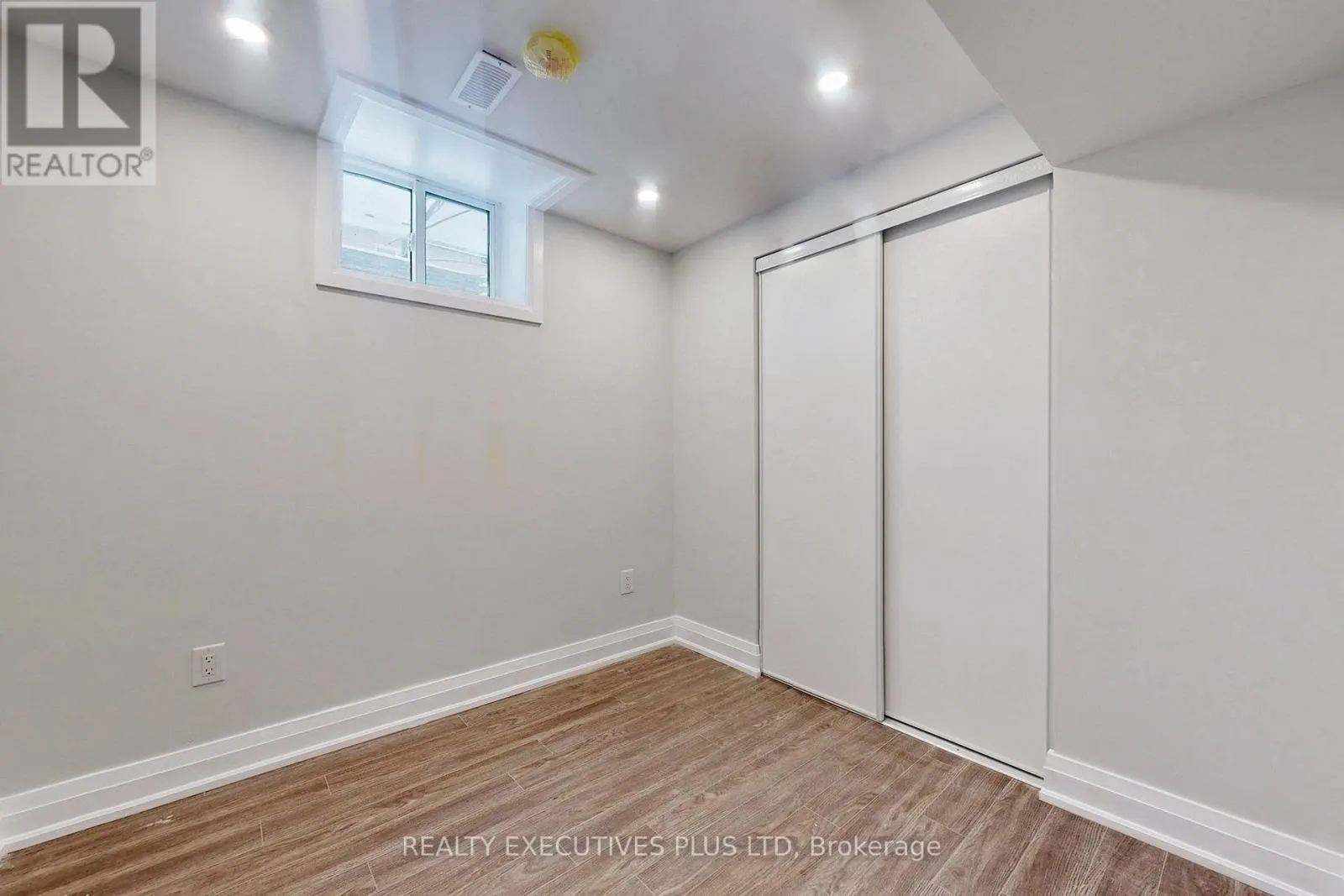 29 WESTON CRESCENT