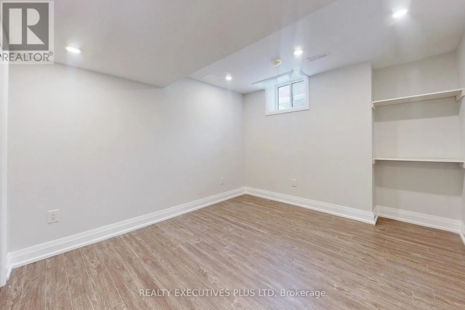 29 WESTON CRESCENT