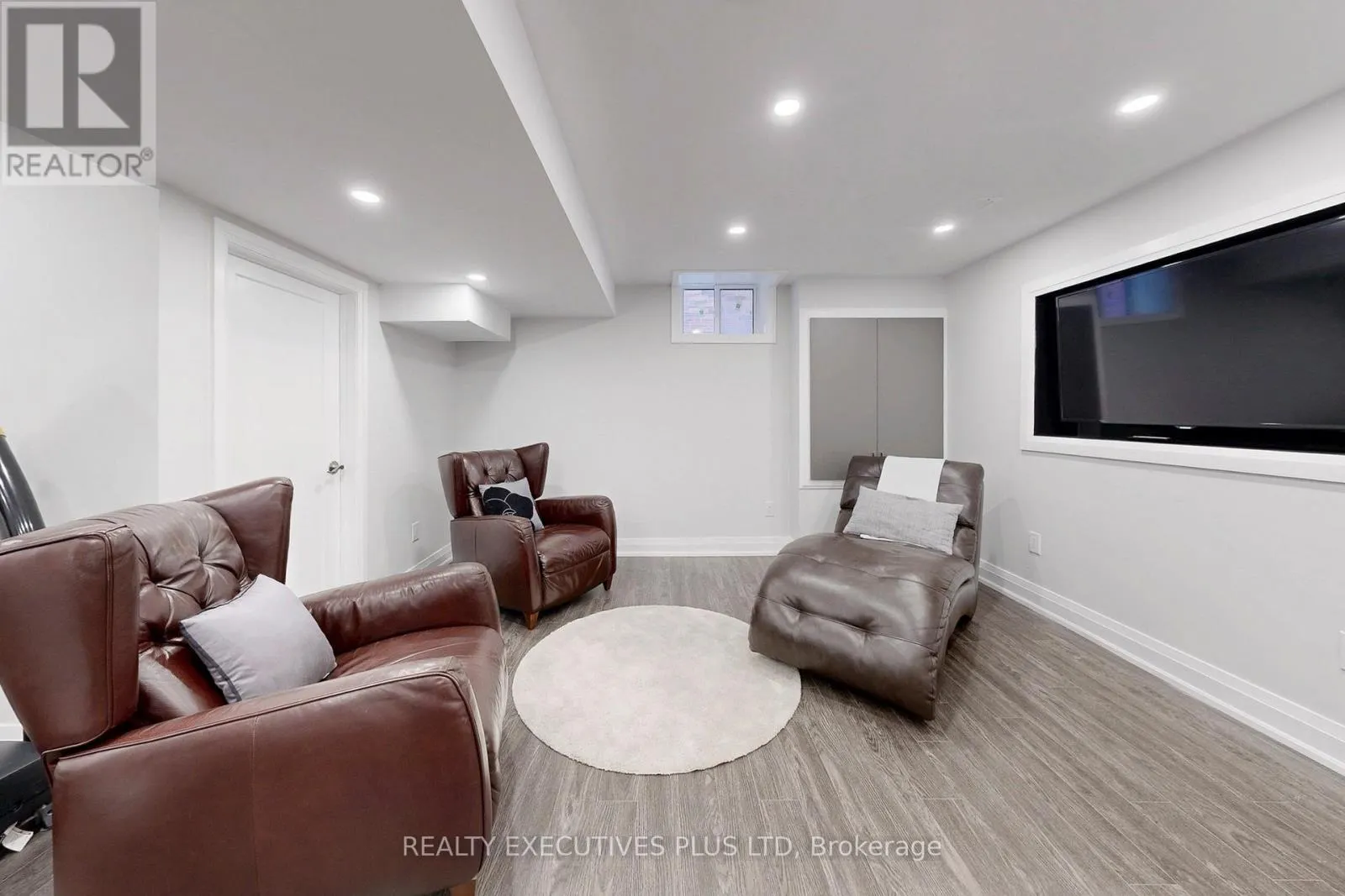 29 WESTON CRESCENT
