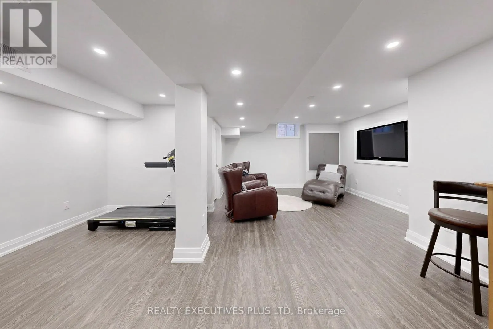 29 WESTON CRESCENT