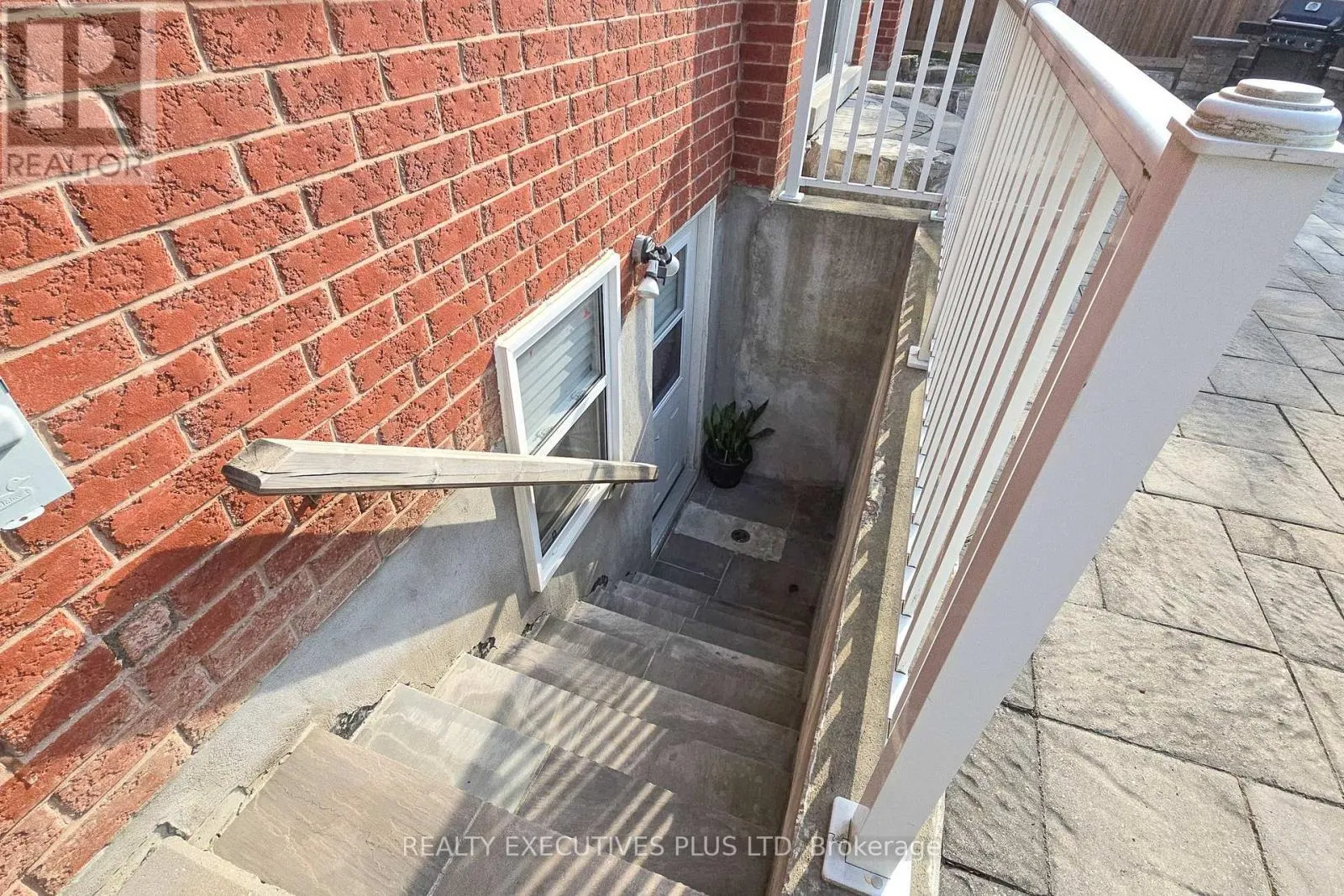 29 WESTON CRESCENT