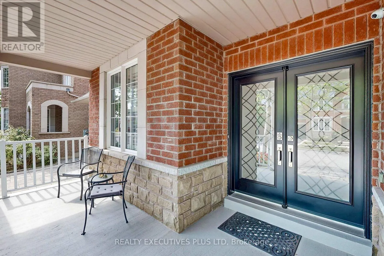 29 WESTON CRESCENT