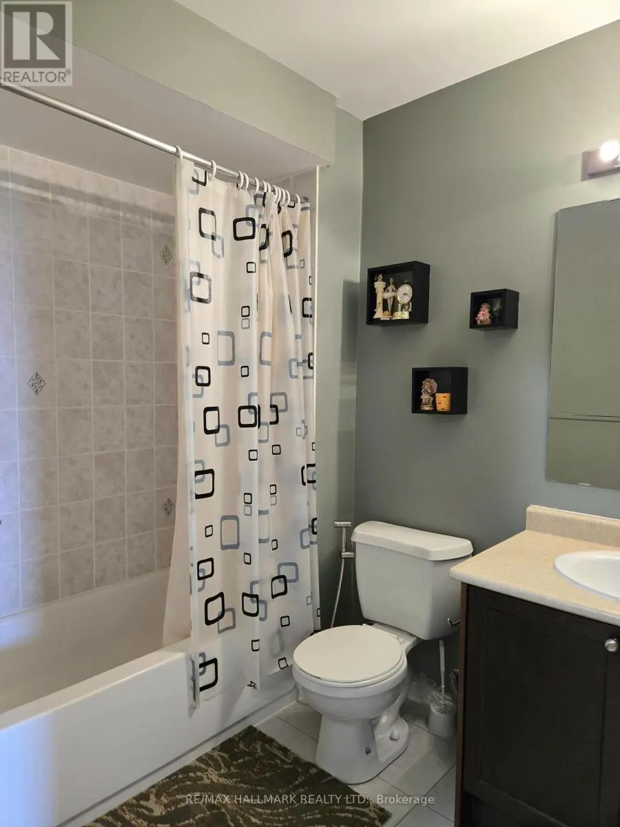 104 OCEANPEARL CRESCENT