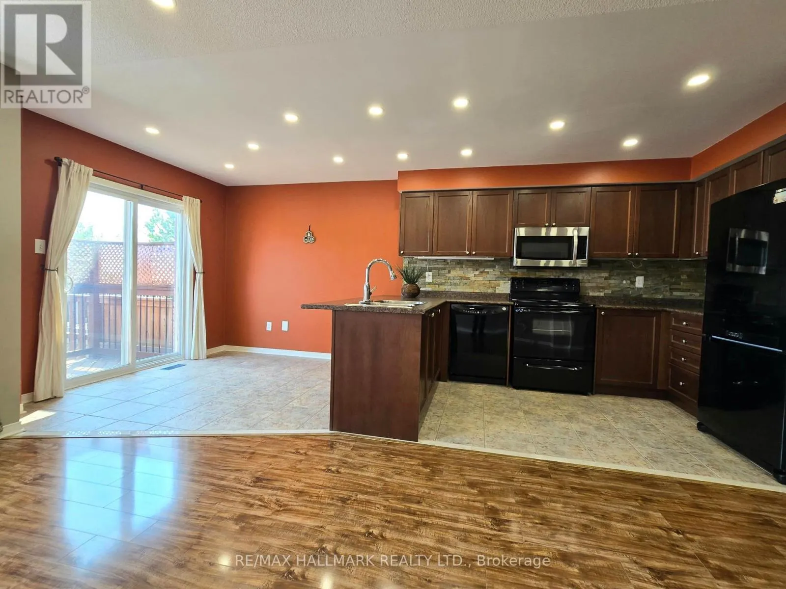 104 OCEANPEARL CRESCENT