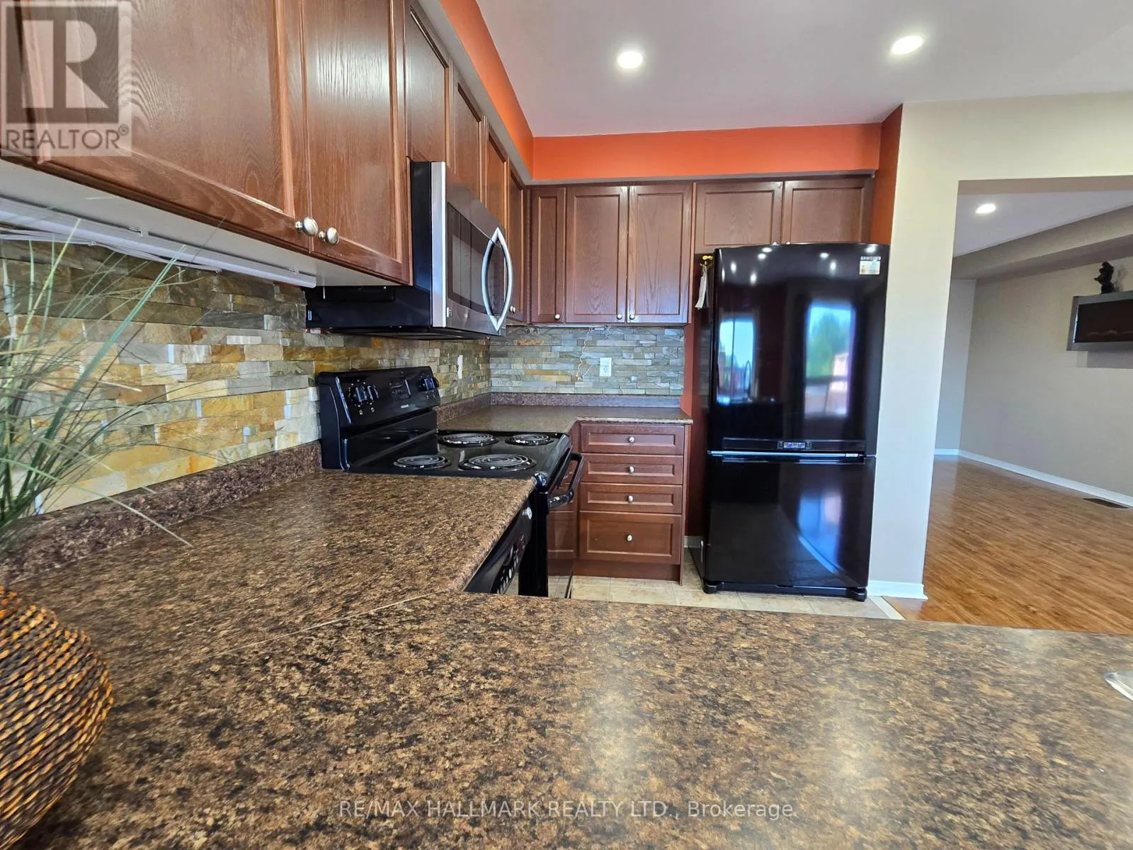 104 OCEANPEARL CRESCENT