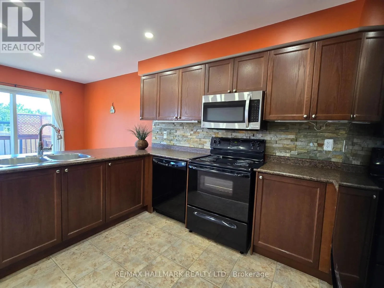 104 OCEANPEARL CRESCENT