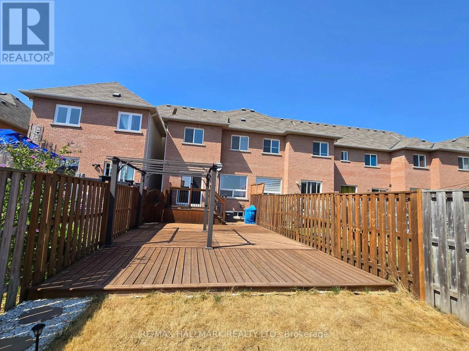 104 OCEANPEARL CRESCENT