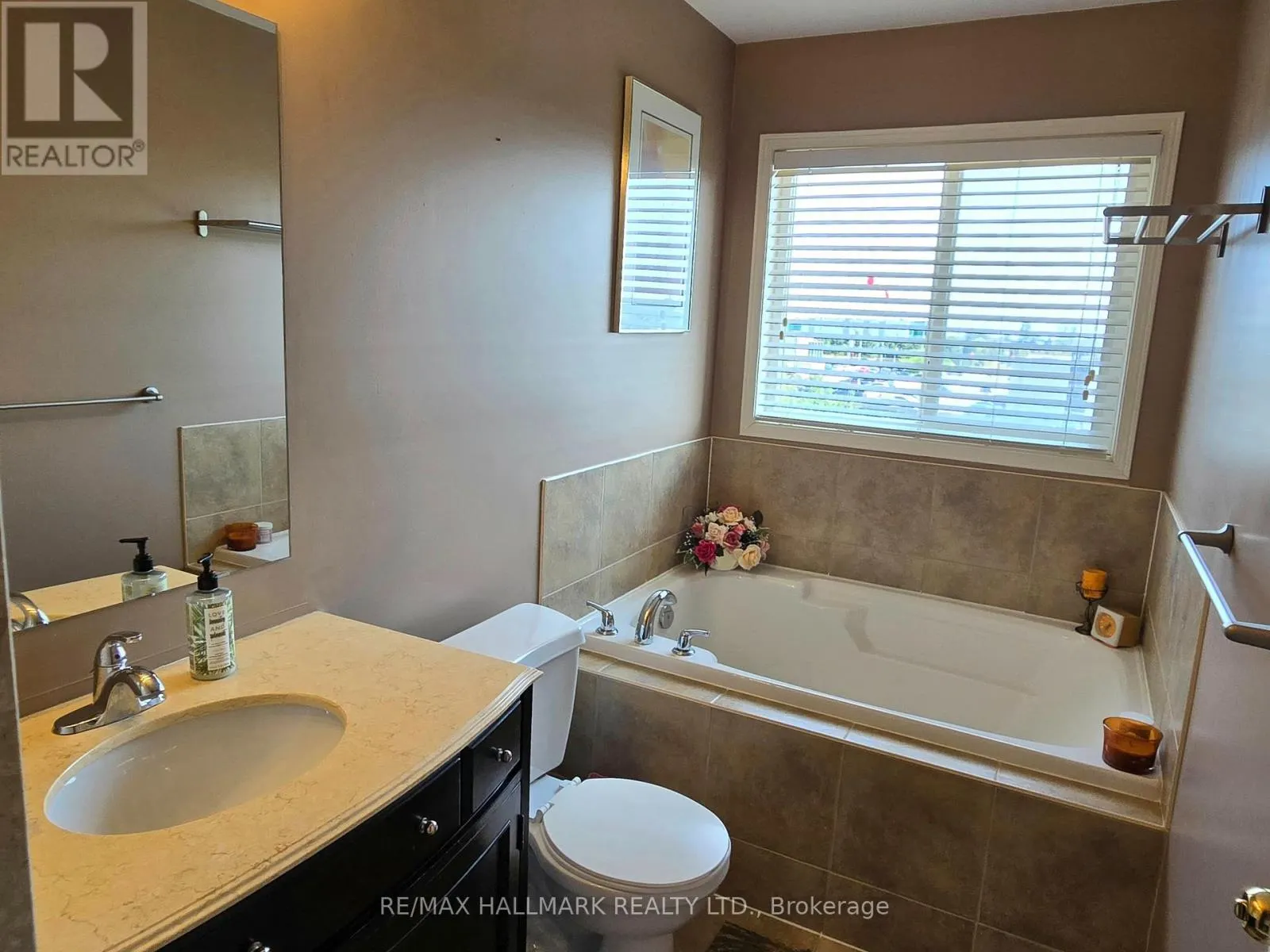 104 OCEANPEARL CRESCENT