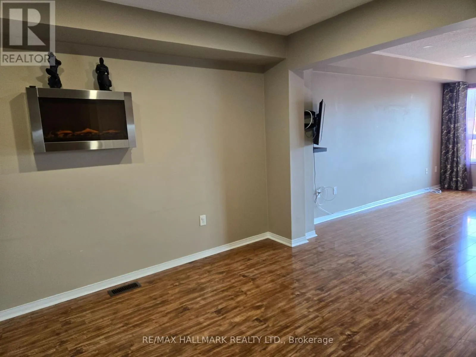 104 OCEANPEARL CRESCENT