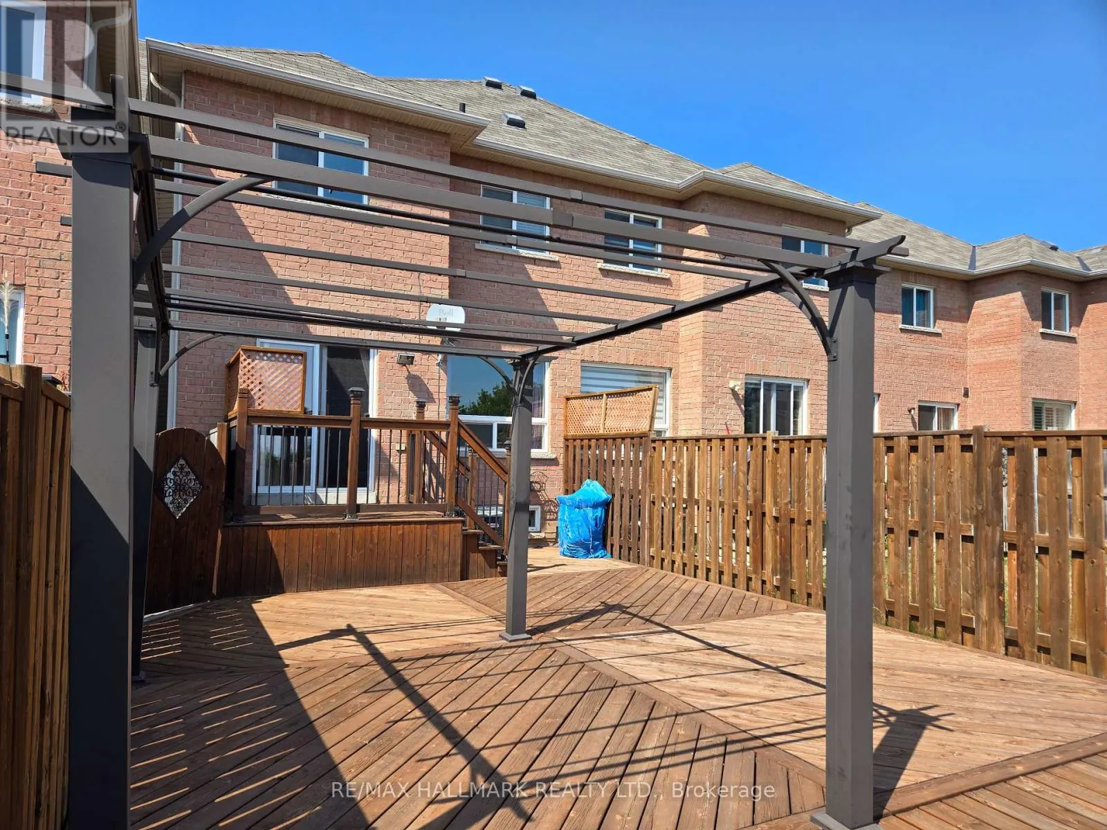 104 OCEANPEARL CRESCENT