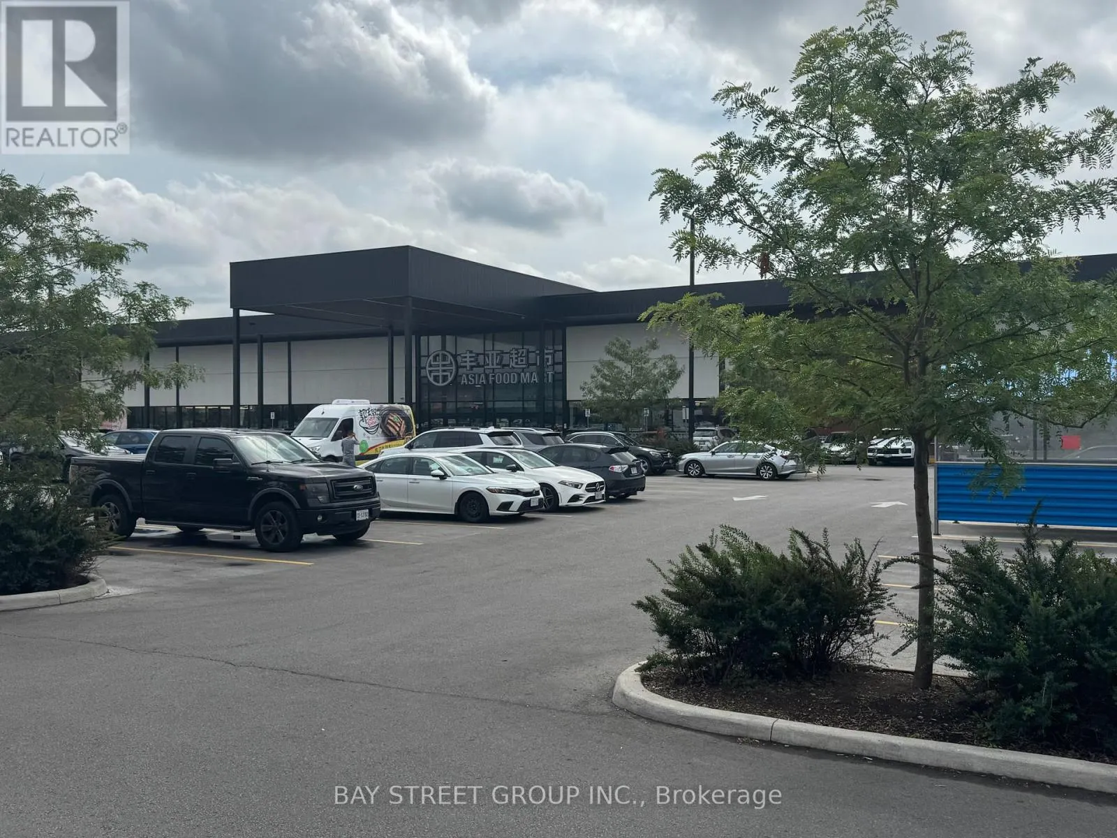 165 - 390 SILVER STAR BOULEVARD