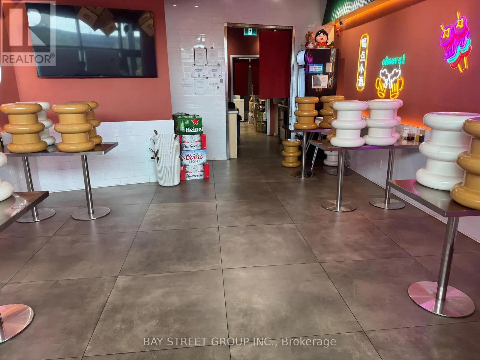 165 - 390 SILVER STAR BOULEVARD
