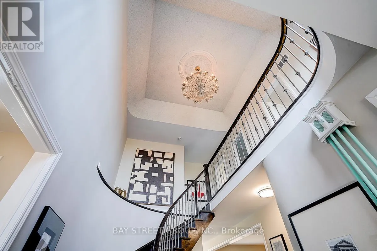 616 SHEPPARD AVENUE