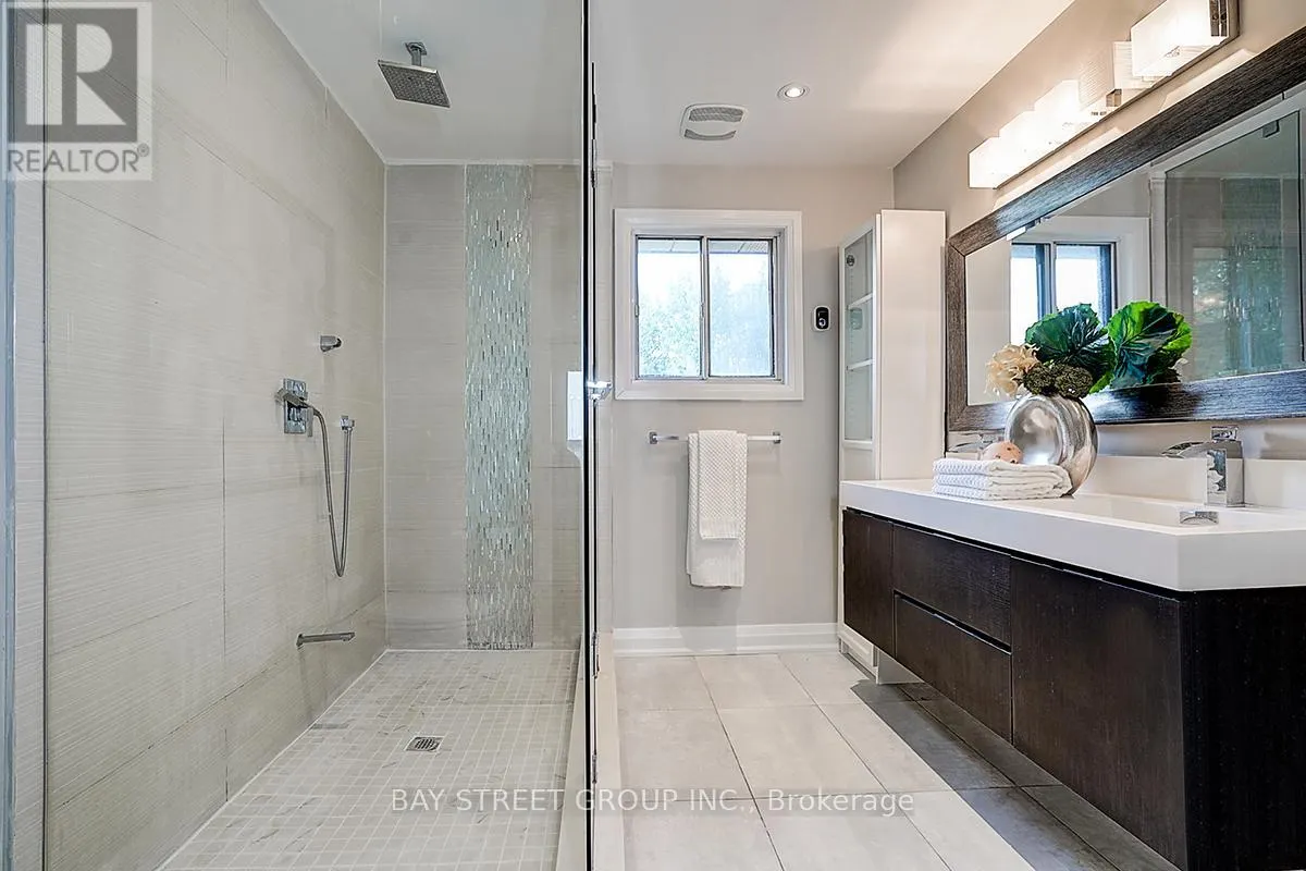 616 SHEPPARD AVENUE