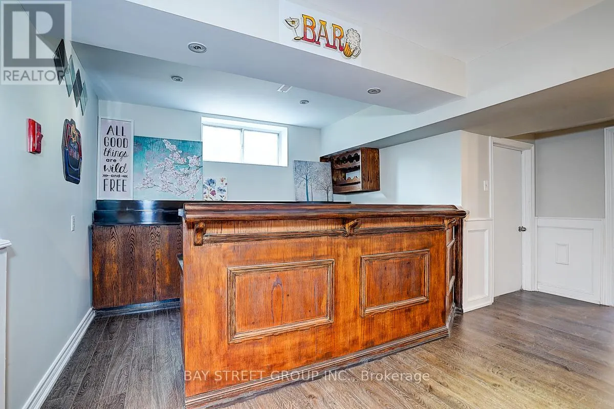 616 SHEPPARD AVENUE
