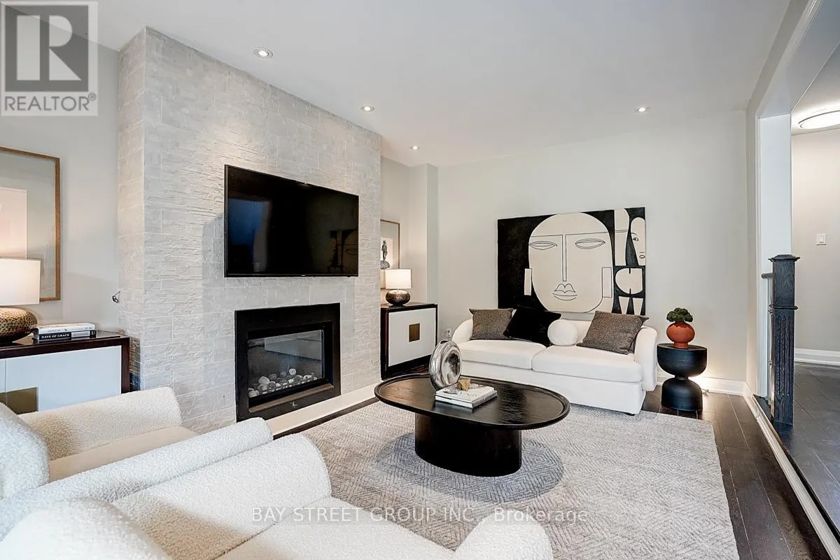 616 SHEPPARD AVENUE