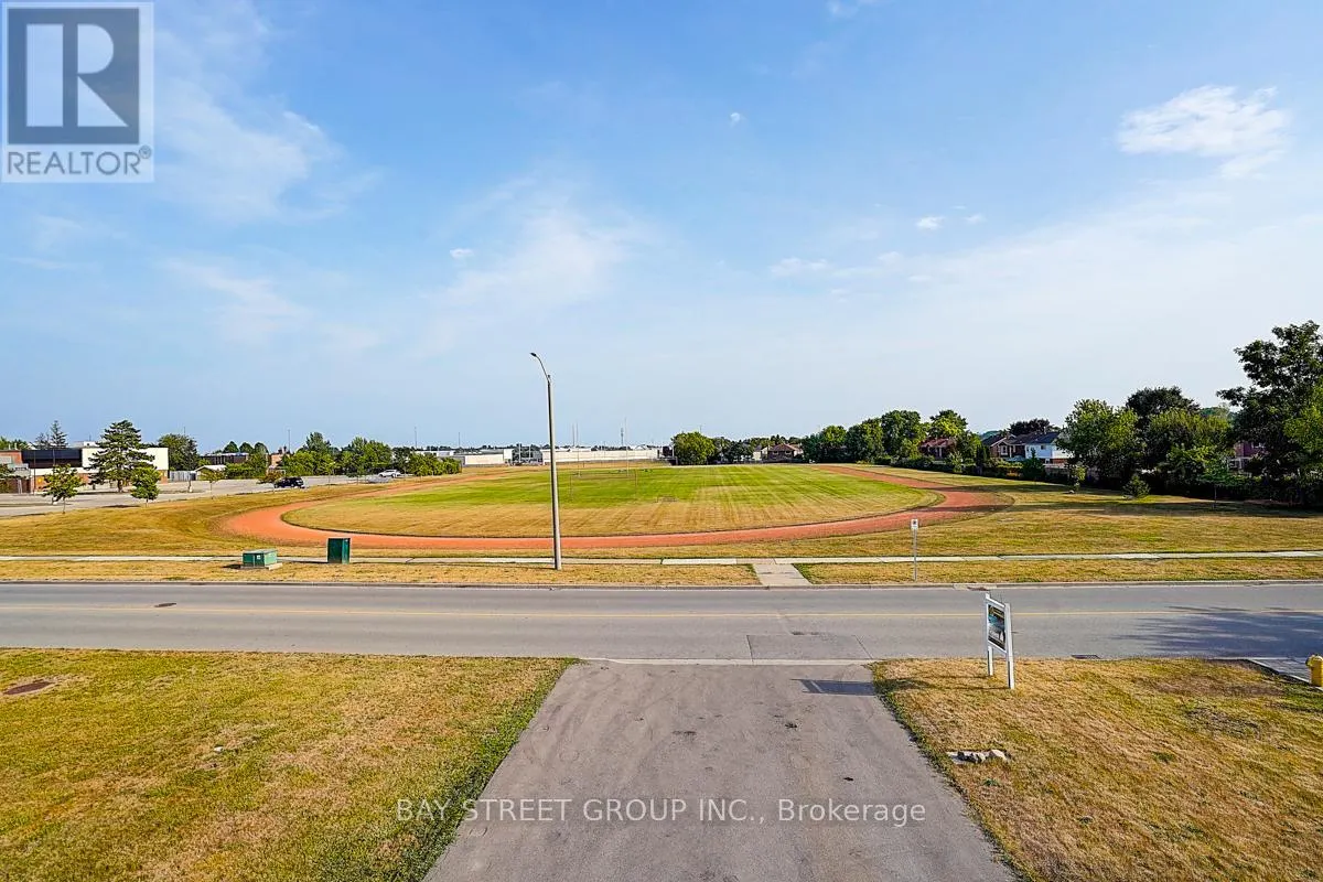 616 SHEPPARD AVENUE