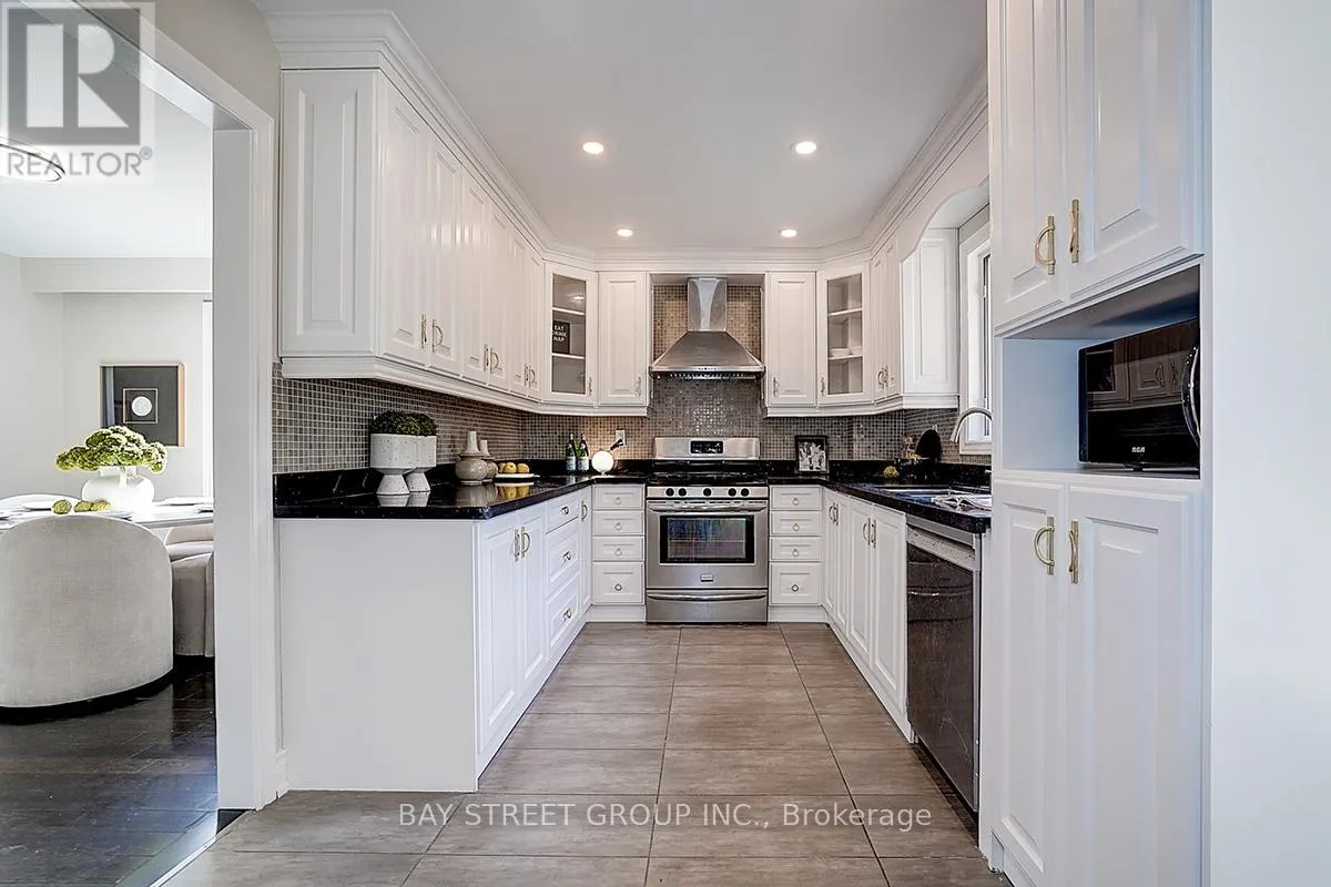 616 SHEPPARD AVENUE