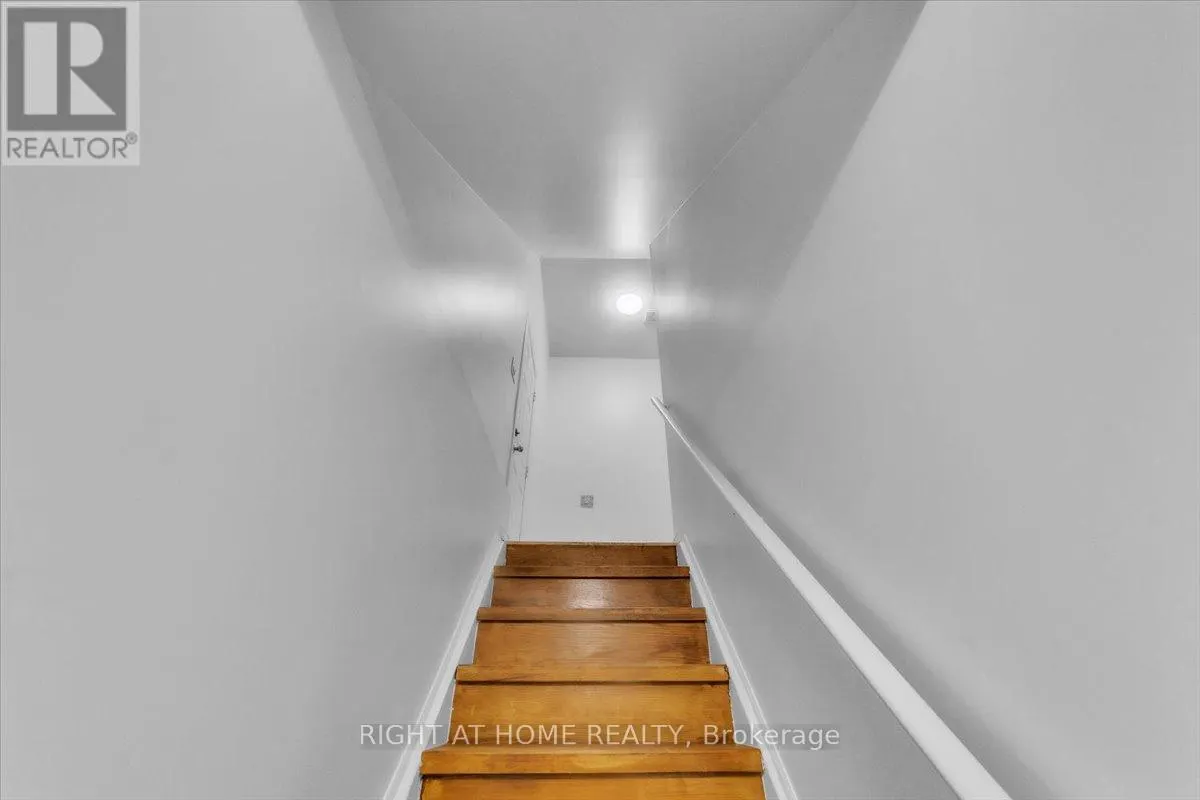 18 MCQUEEN CRESCENT