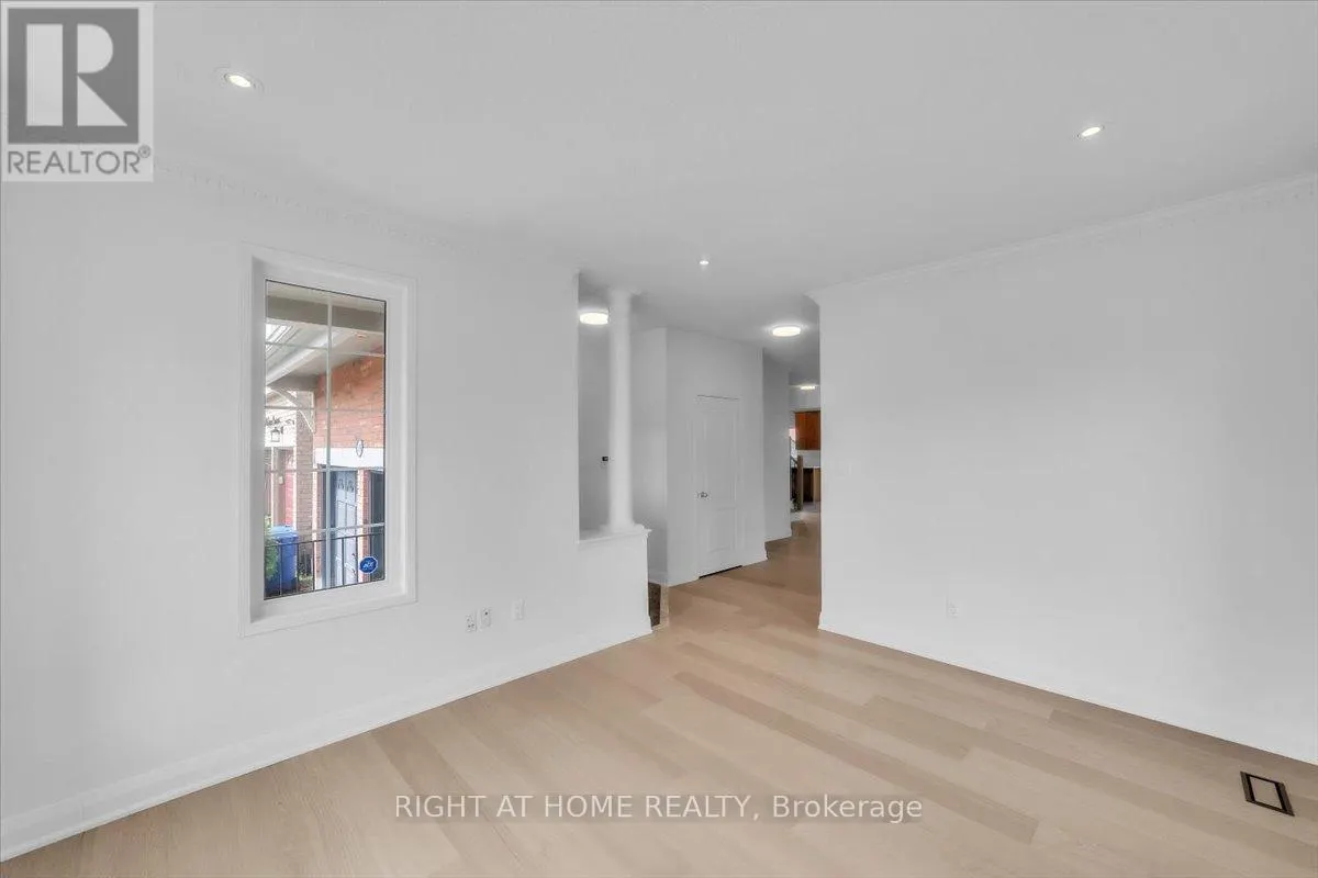 18 MCQUEEN CRESCENT