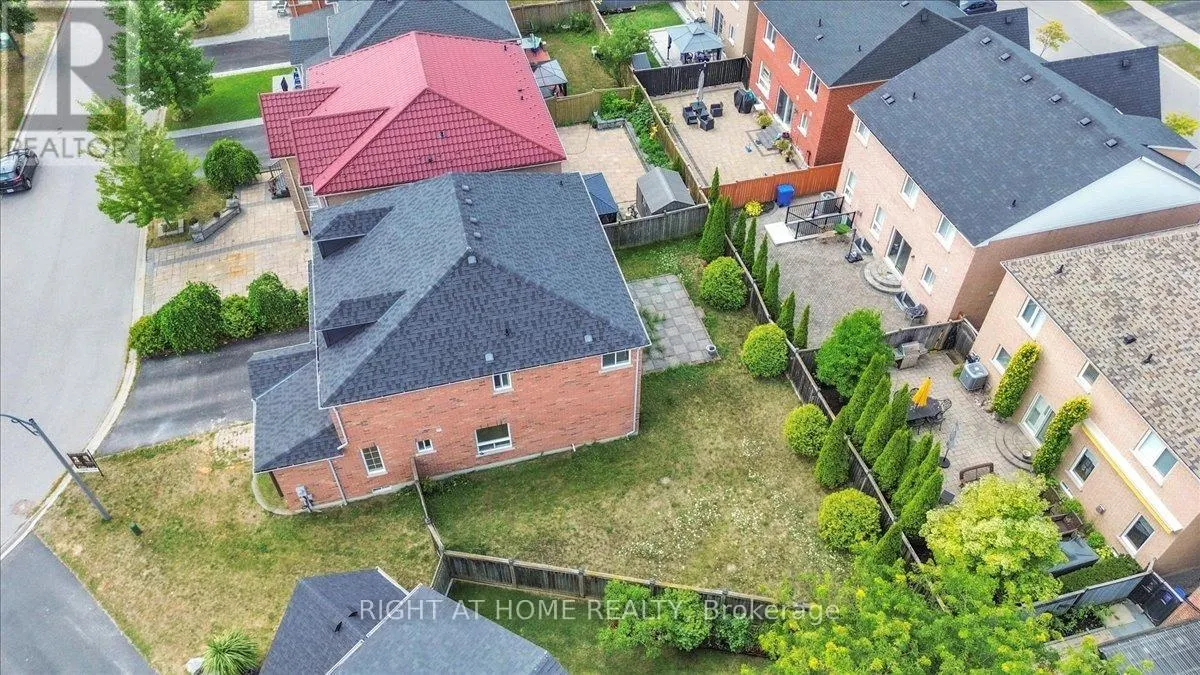 18 MCQUEEN CRESCENT