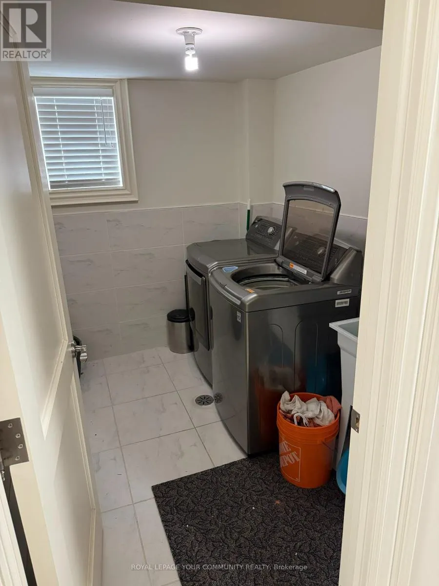 LOWER UNIT - 251 FLOYD AVENUE