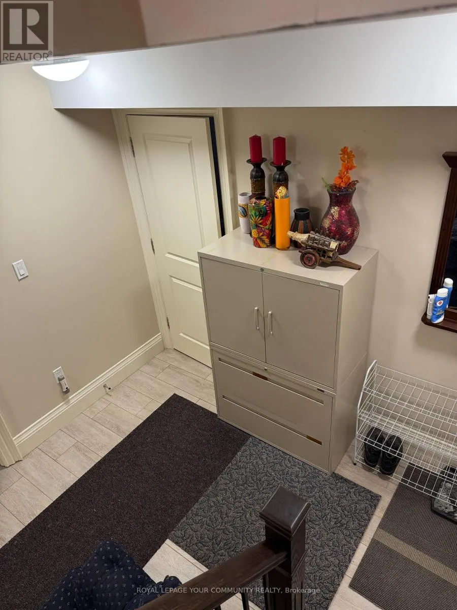 LOWER UNIT - 251 FLOYD AVENUE