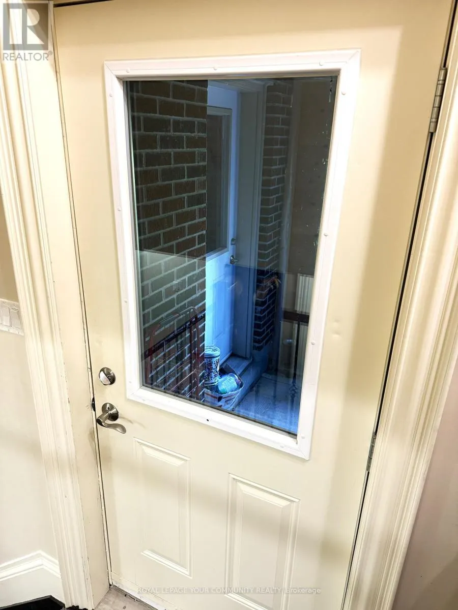LOWER UNIT - 251 FLOYD AVENUE
