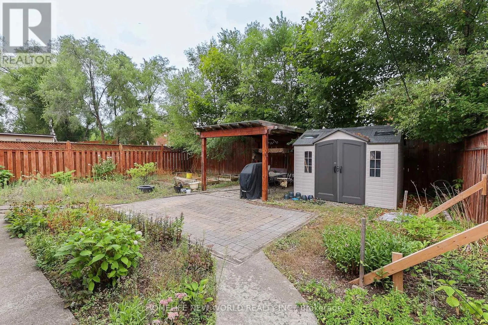 34 GREYLAWN CRESCENT