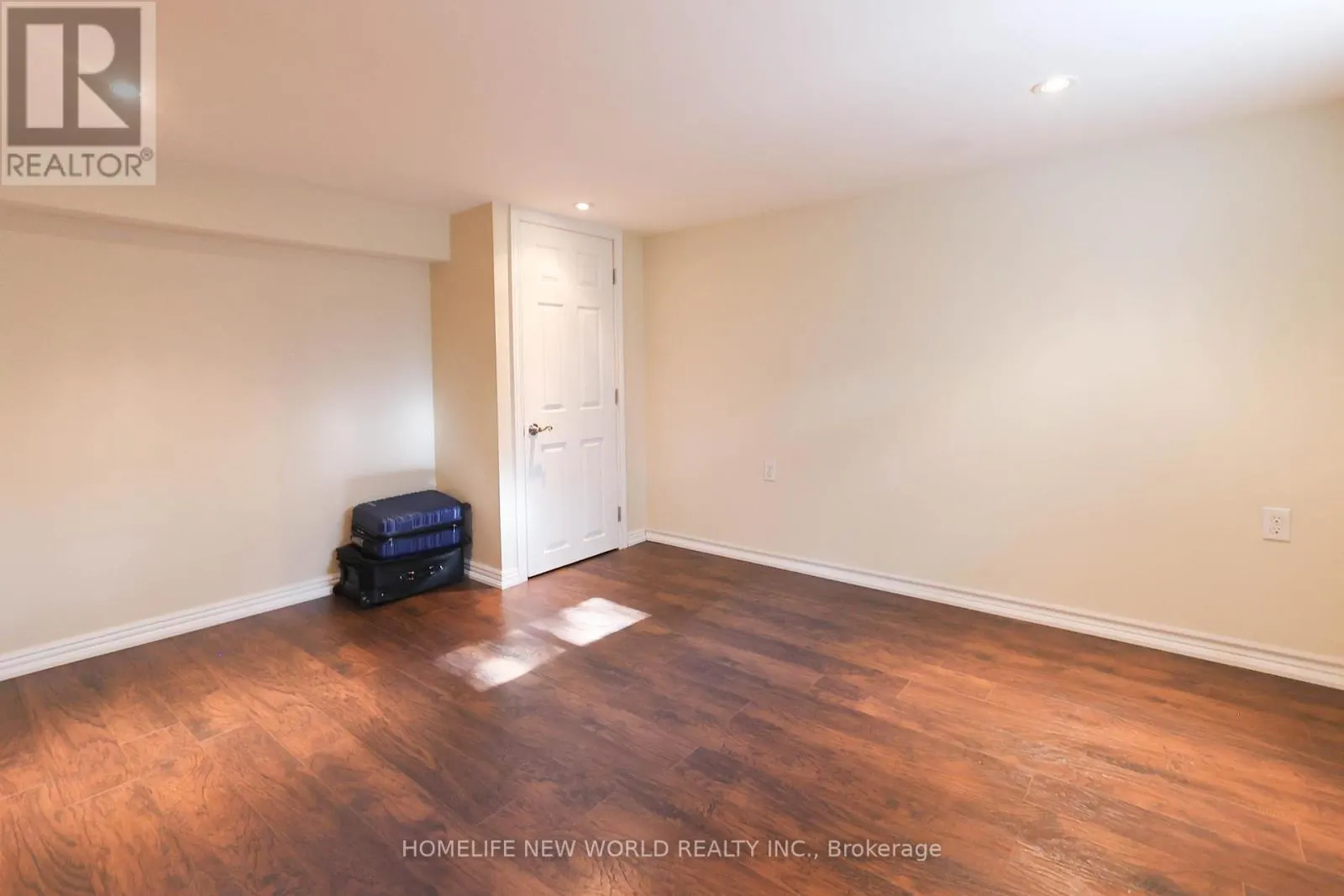 34 GREYLAWN CRESCENT