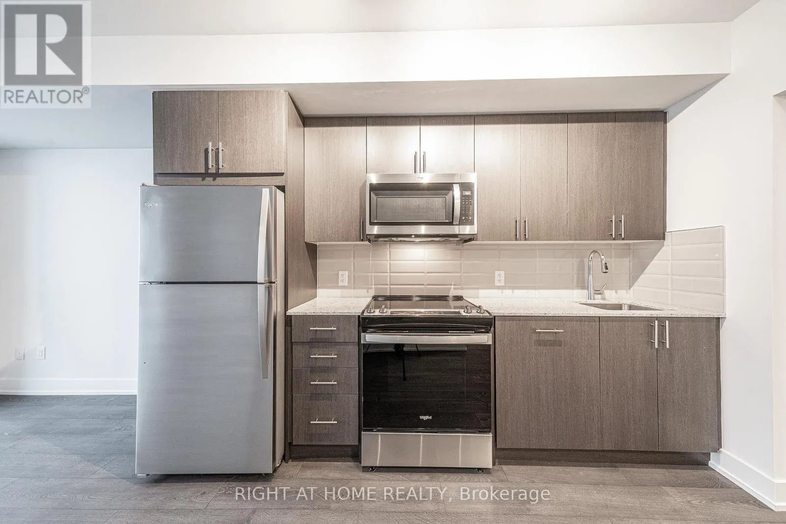 2015 - 2550 SIMCOE STREET N