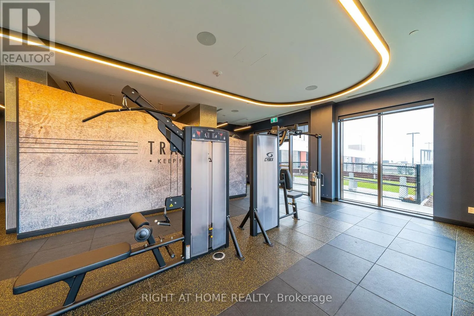 2015 - 2550 SIMCOE STREET N