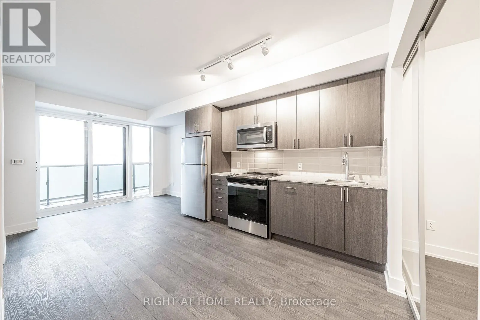 2015 - 2550 SIMCOE STREET N