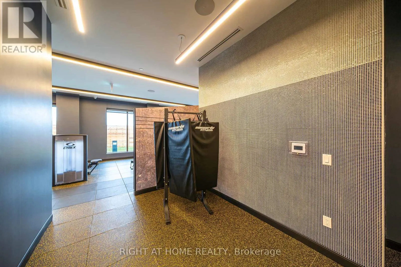 2015 - 2550 SIMCOE STREET N