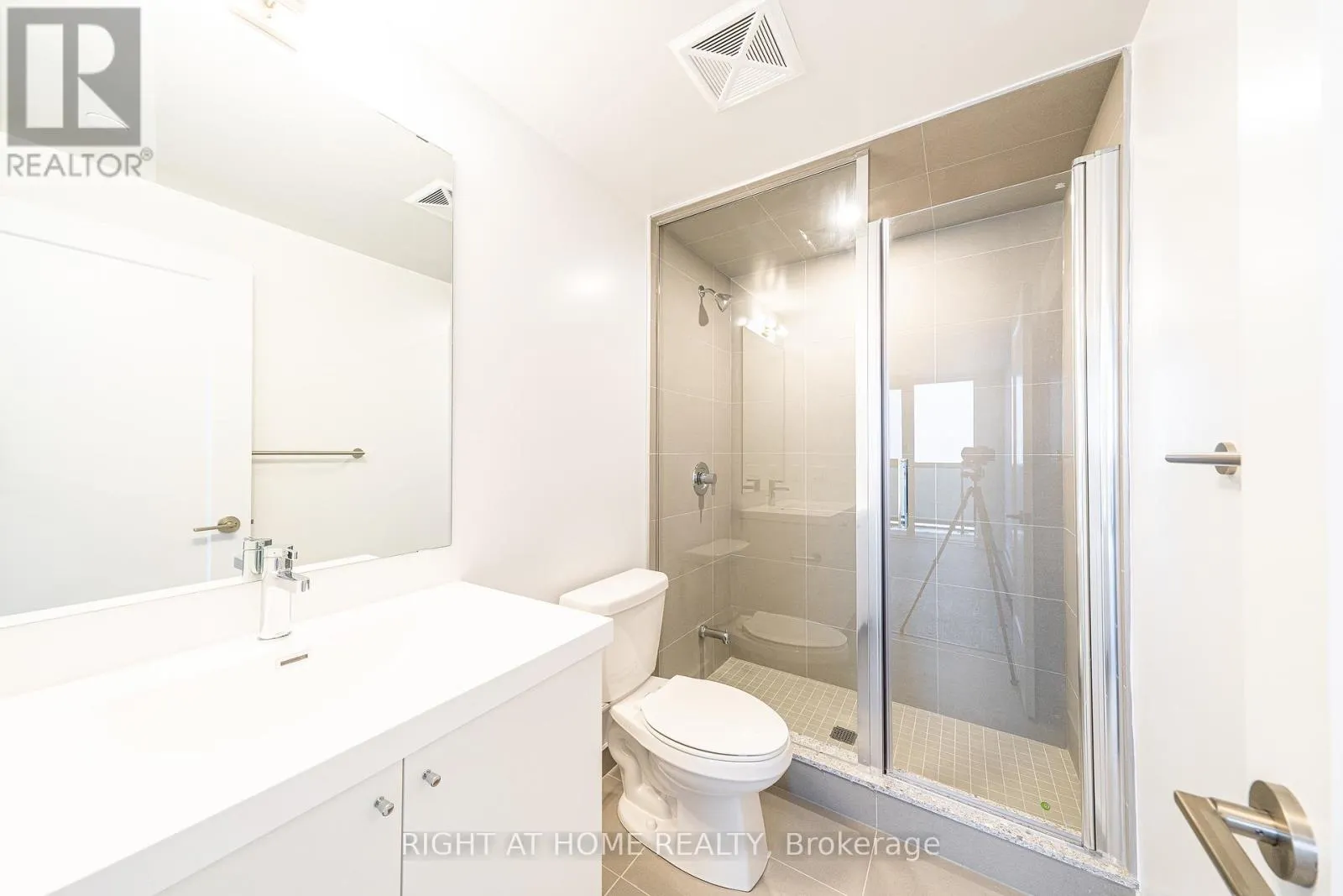 2015 - 2550 SIMCOE STREET N