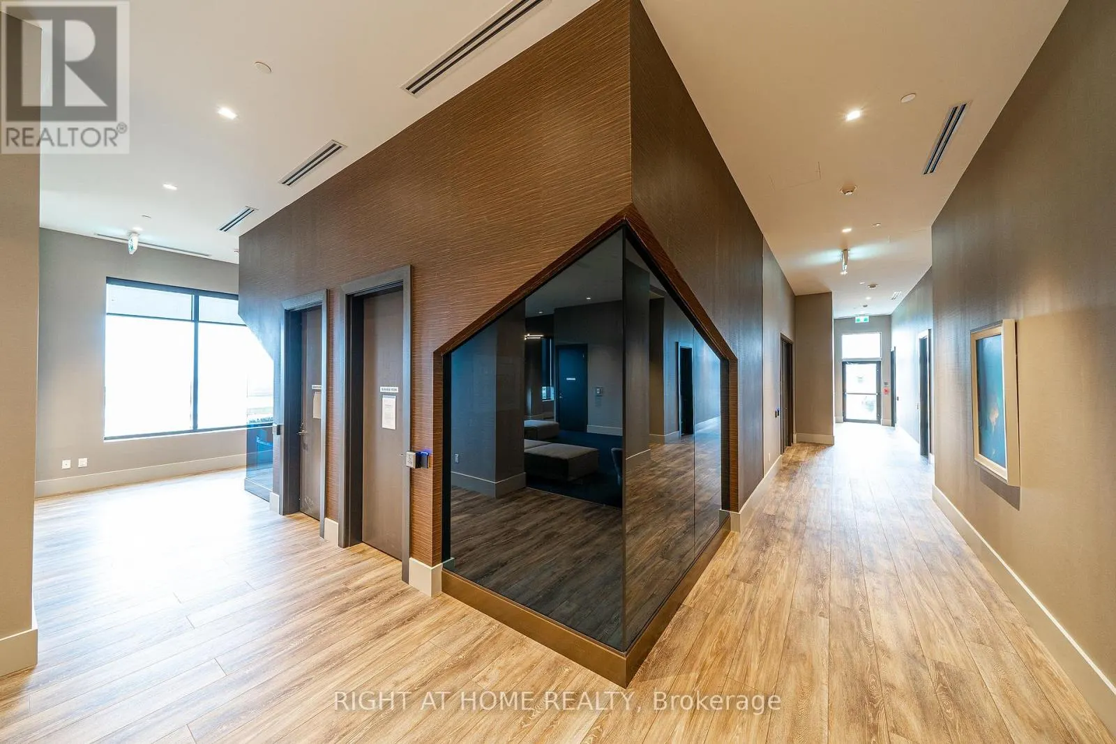 2015 - 2550 SIMCOE STREET N