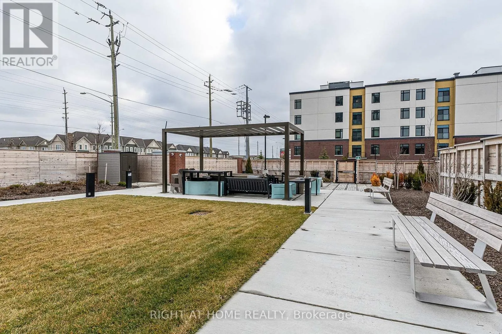 2015 - 2550 SIMCOE STREET N