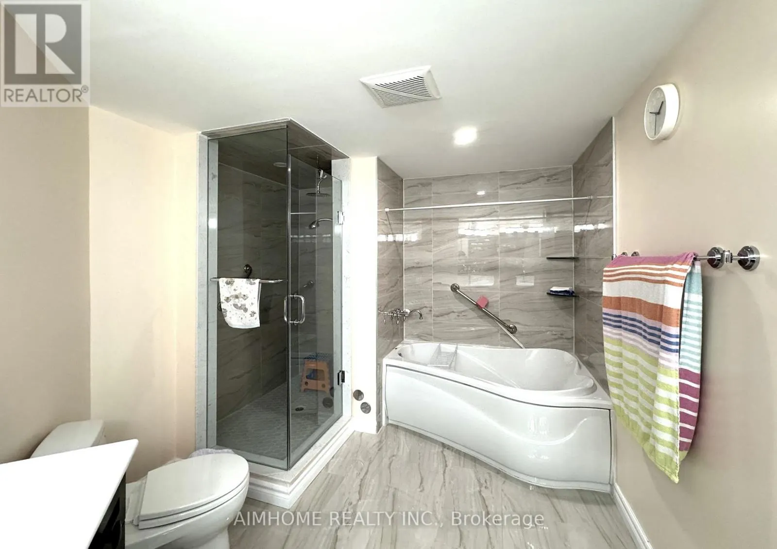 404 - 175 BAMBURGH CIRCLE