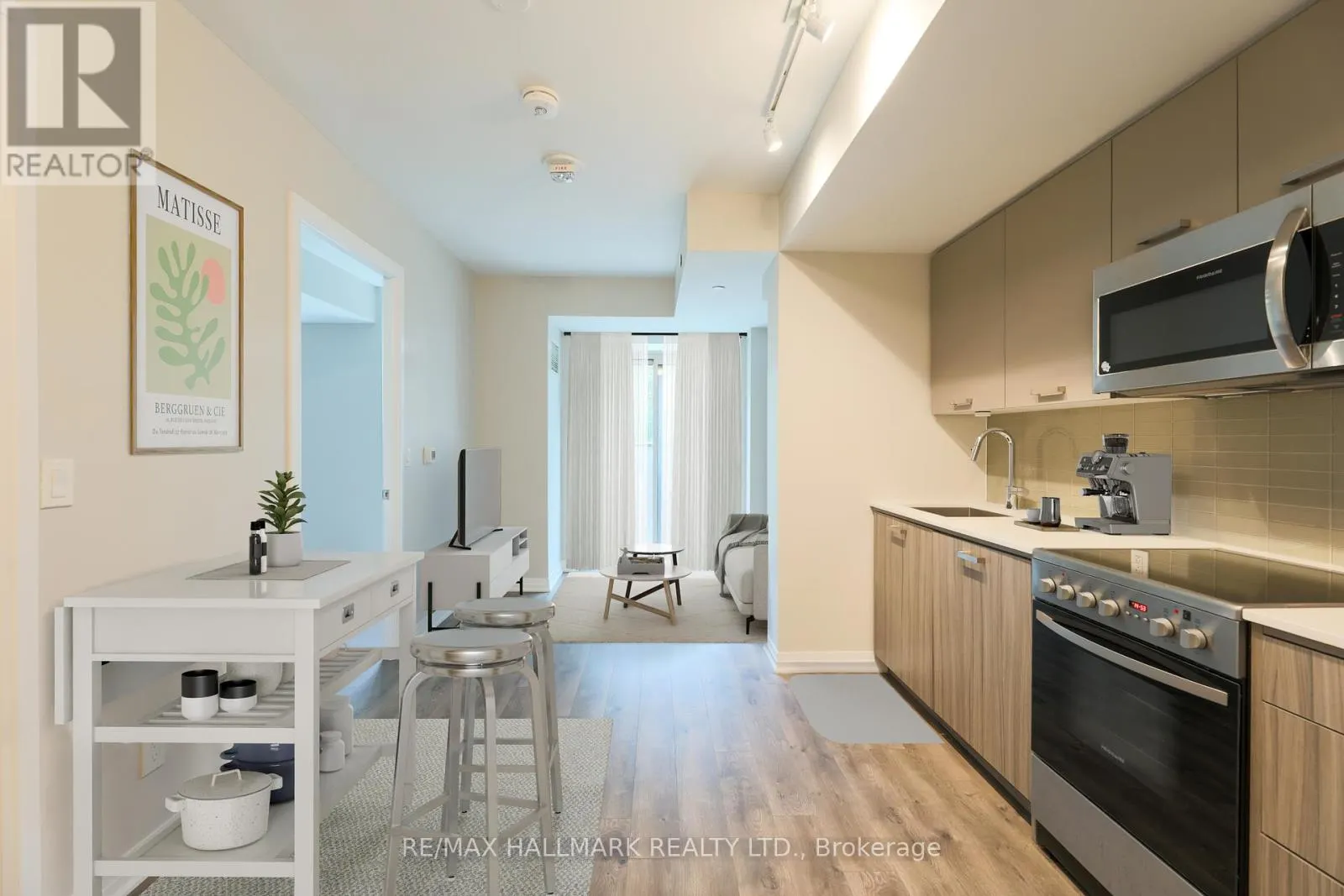 220 - 1630 QUEEN STREET E