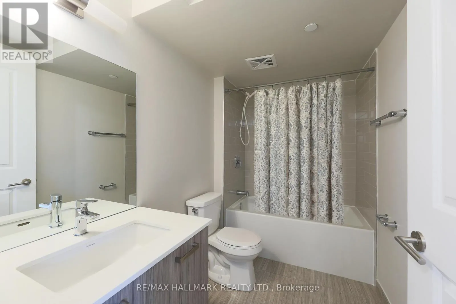 220 - 1630 QUEEN STREET E