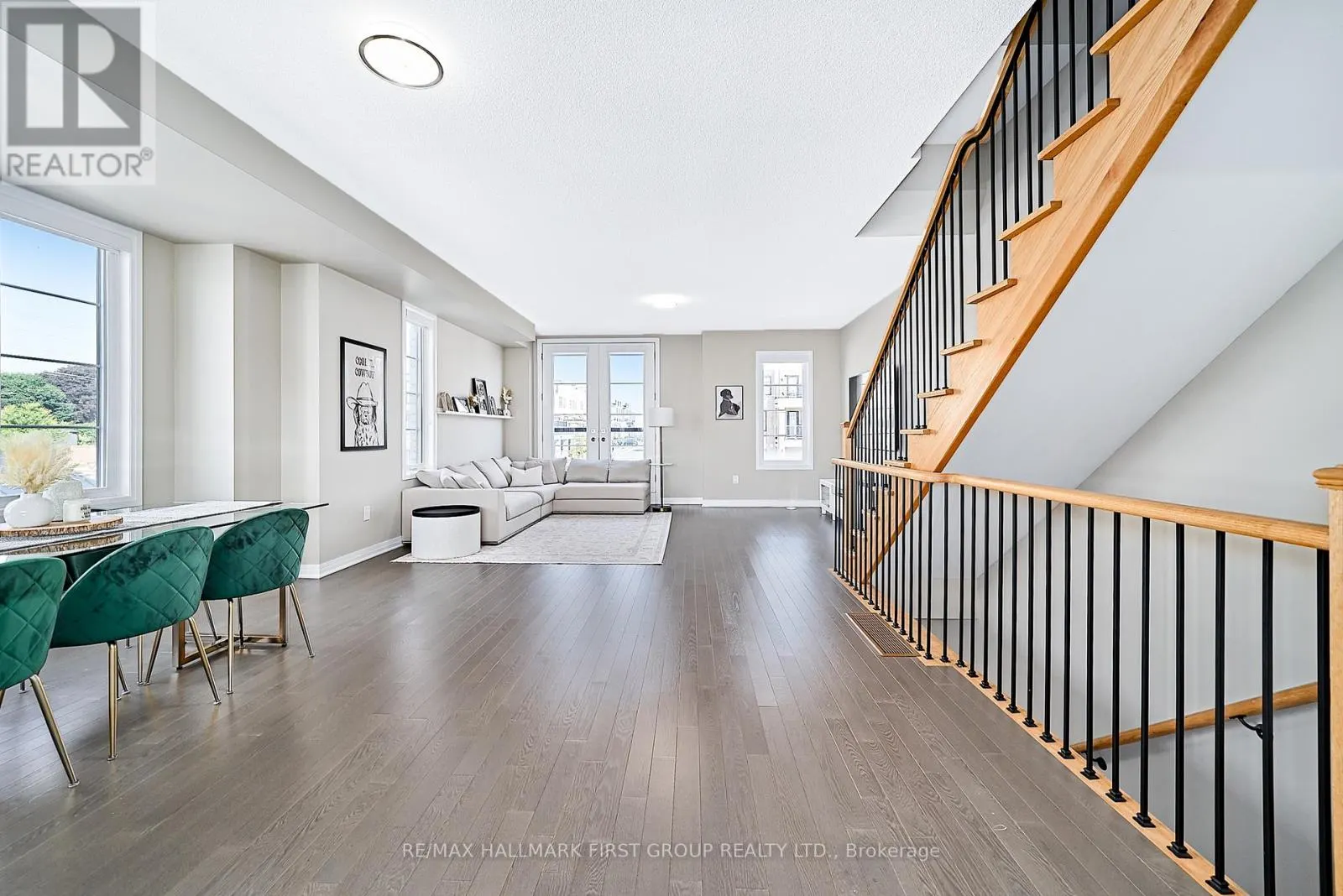 1 CLARINGTON BOULEVARD