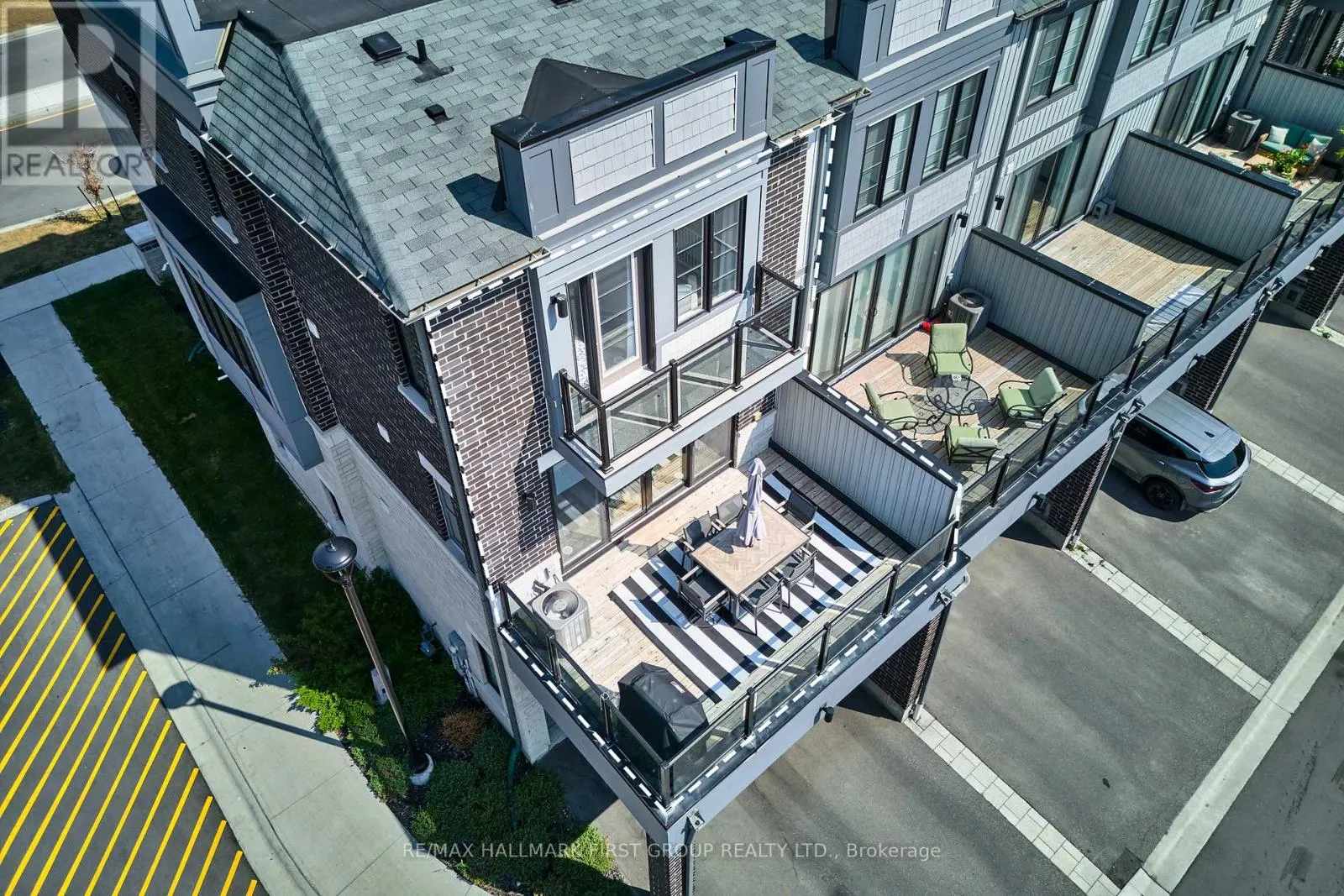 1 CLARINGTON BOULEVARD