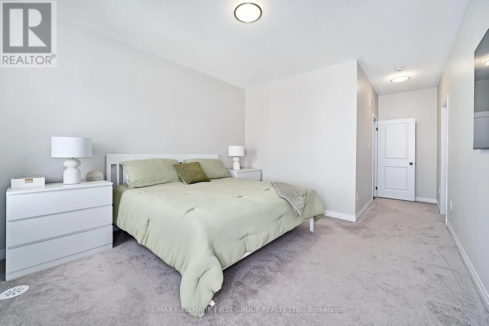 1 CLARINGTON BOULEVARD