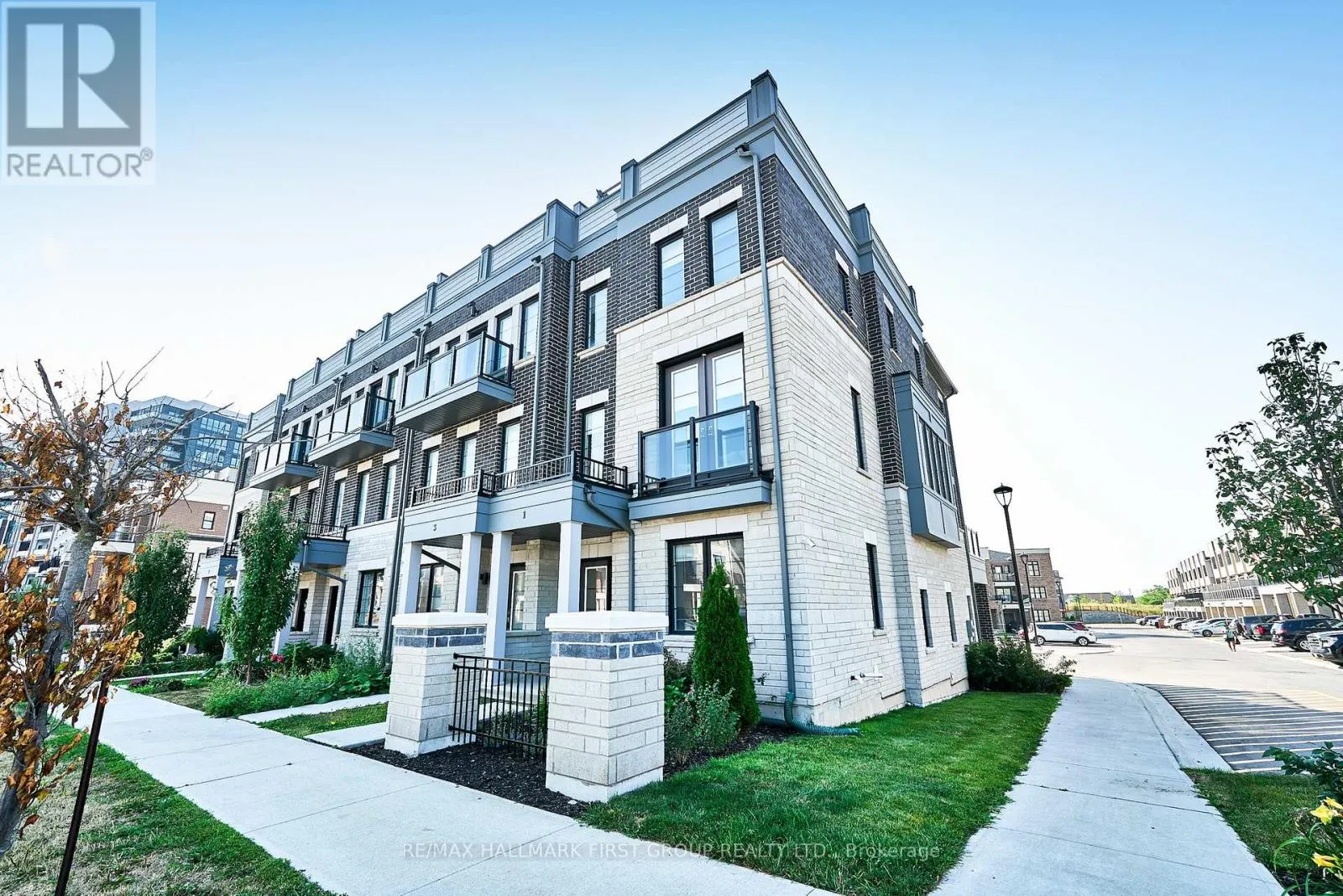 1 CLARINGTON BOULEVARD