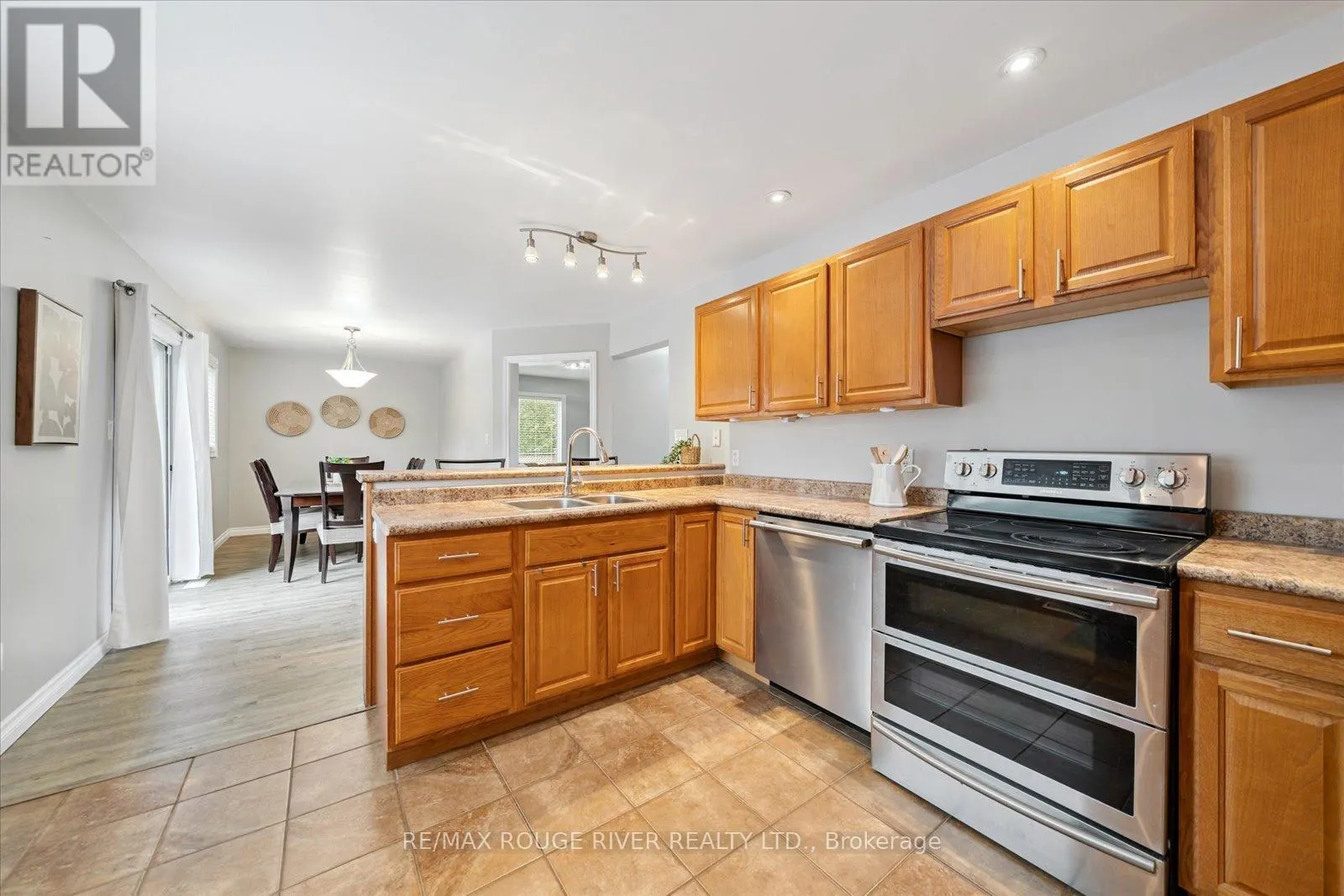 53 ERIC CLARKE DRIVE