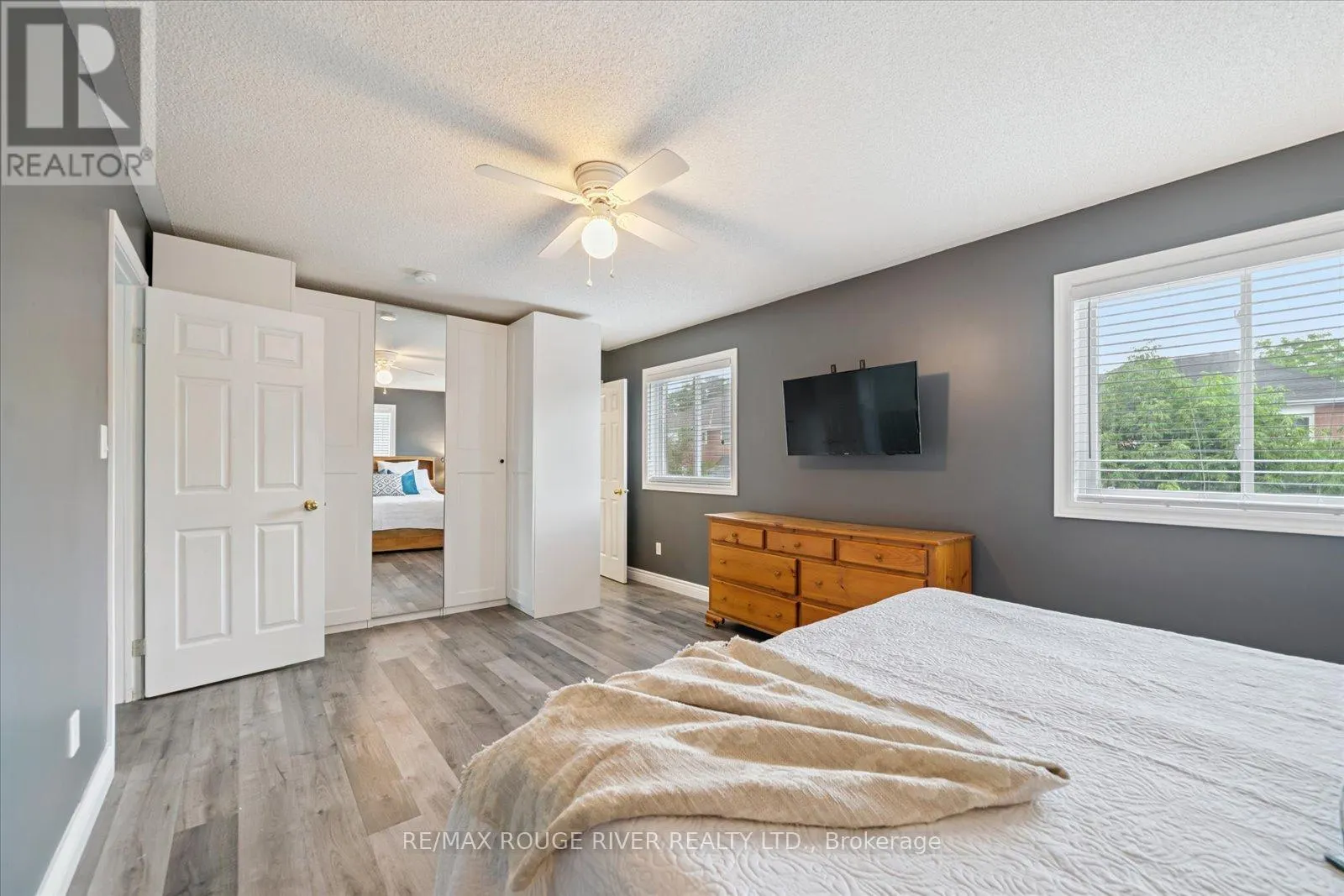 53 ERIC CLARKE DRIVE