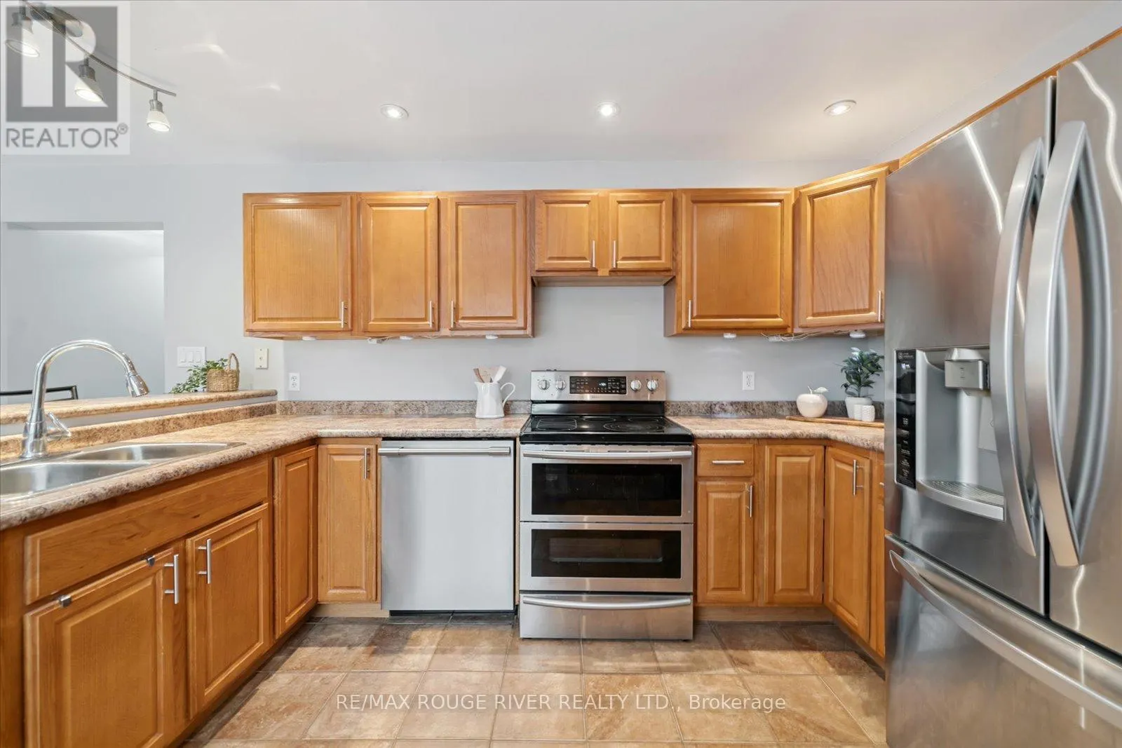 53 ERIC CLARKE DRIVE
