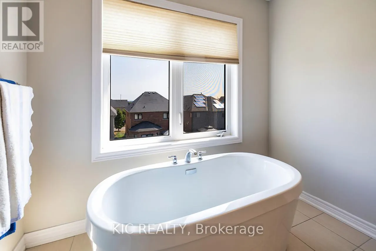 135 WOOLACOTT LANE