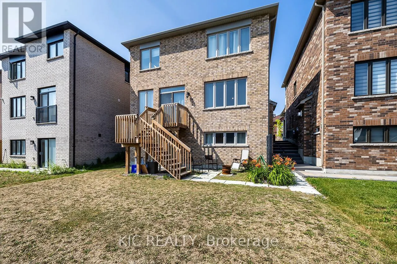 135 WOOLACOTT LANE