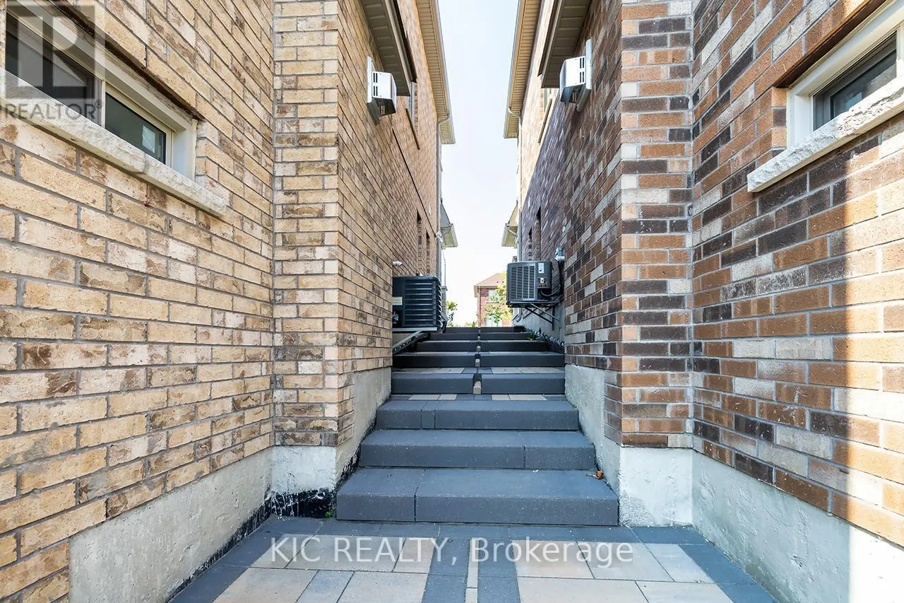 135 WOOLACOTT LANE